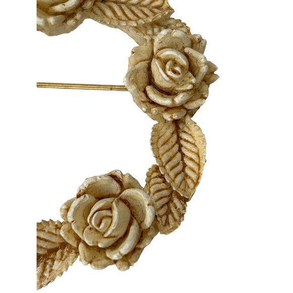 Brooch Pin Vintage 1960s Resin Rose Wreath Antiqued White 2" Diameter - Picture 3 of 6